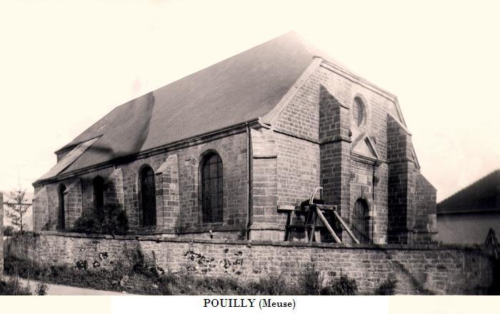 Pouilly-sur-Meuse (Meuse) L'église Saint Martin CPA
