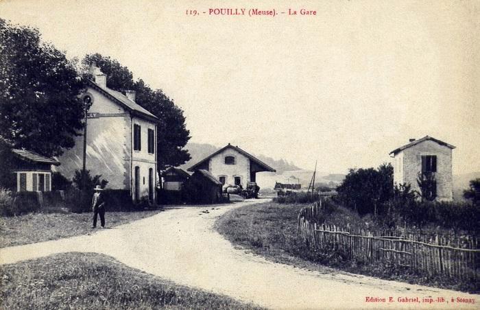 Pouilly-sur-Meuse (Meuse) La gare CPA