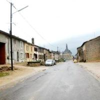 Pouilly-sur-Meuse (Meuse) La Grande Rue