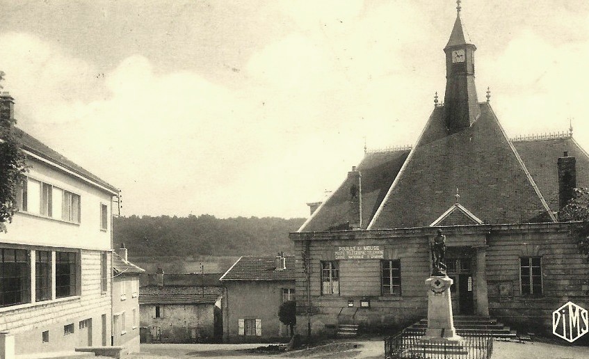 Pouilly-sur-Meuse (Meuse) La mairie et groupe scolaire