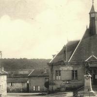 Pouilly-sur-Meuse (Meuse) La mairie et groupe scolaire