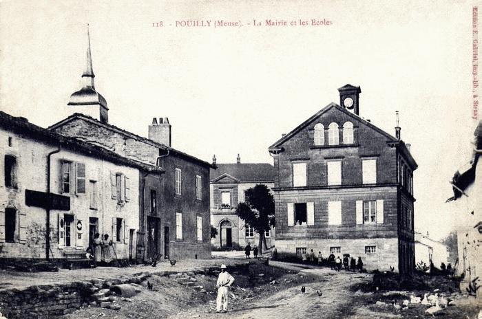 Pouilly-sur-Meuse (Meuse) La mairie et les écoles CPA