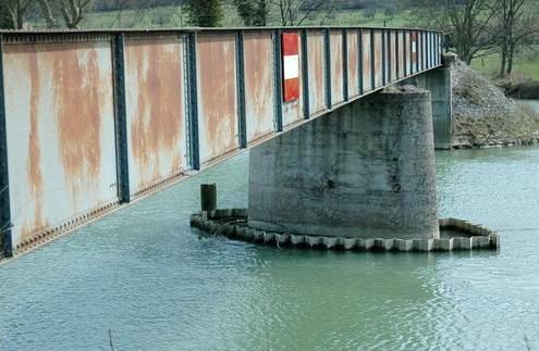 Pouilly-sur-Meuse (Meuse) La passerelle