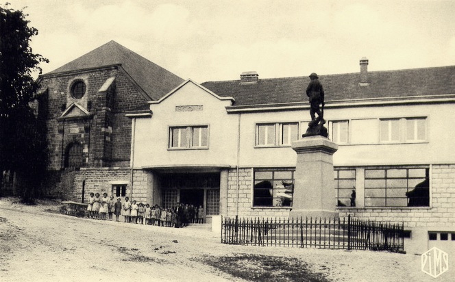 Pouilly-sur-Meuse (Meuse) Les écoles CPA