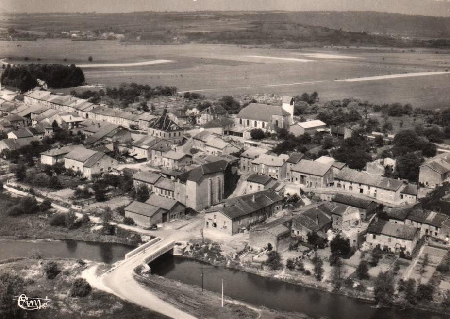 Pouilly-sur-Meuse (Meuse) Vue générale CPA