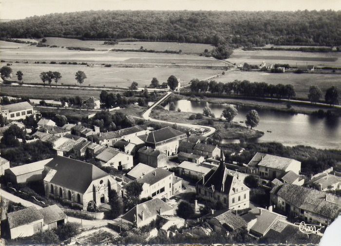 Pouilly-sur-Meuse (Meuse) Vue générale CPA