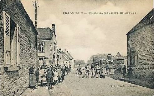 Prasville (28) La route de Moutiers-en-Beauce CPA