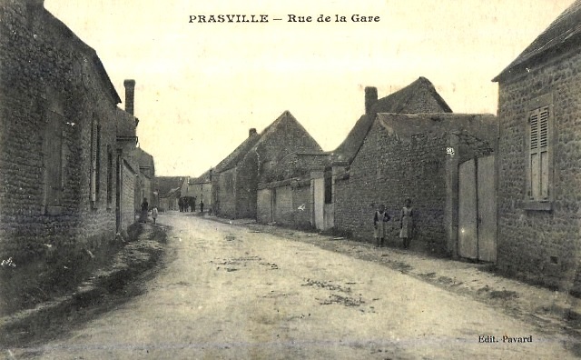 Prasville (28) La rue de la Gare CPA