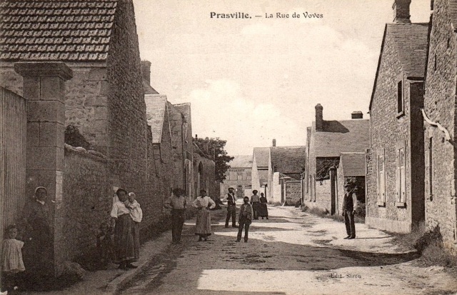 Prasville (28) La rue de Voves CPA