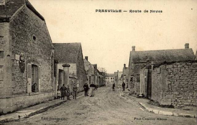 Prasville (28) La rue de Voves CPA