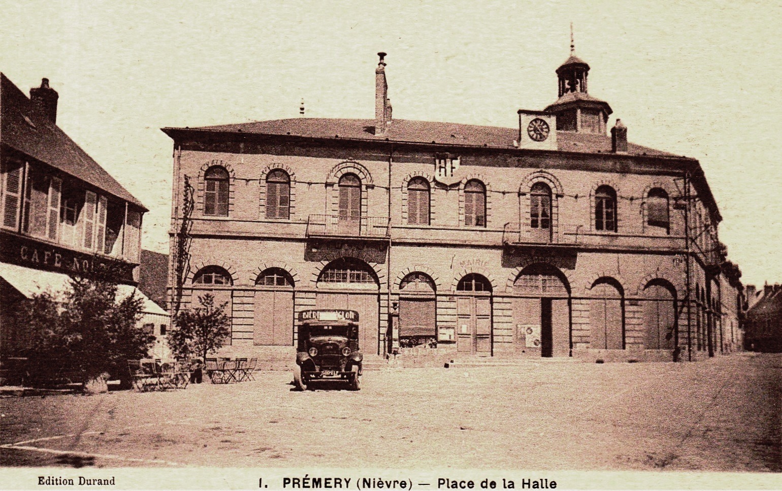 Prémery (Nièvre) La place de la Halle CPA