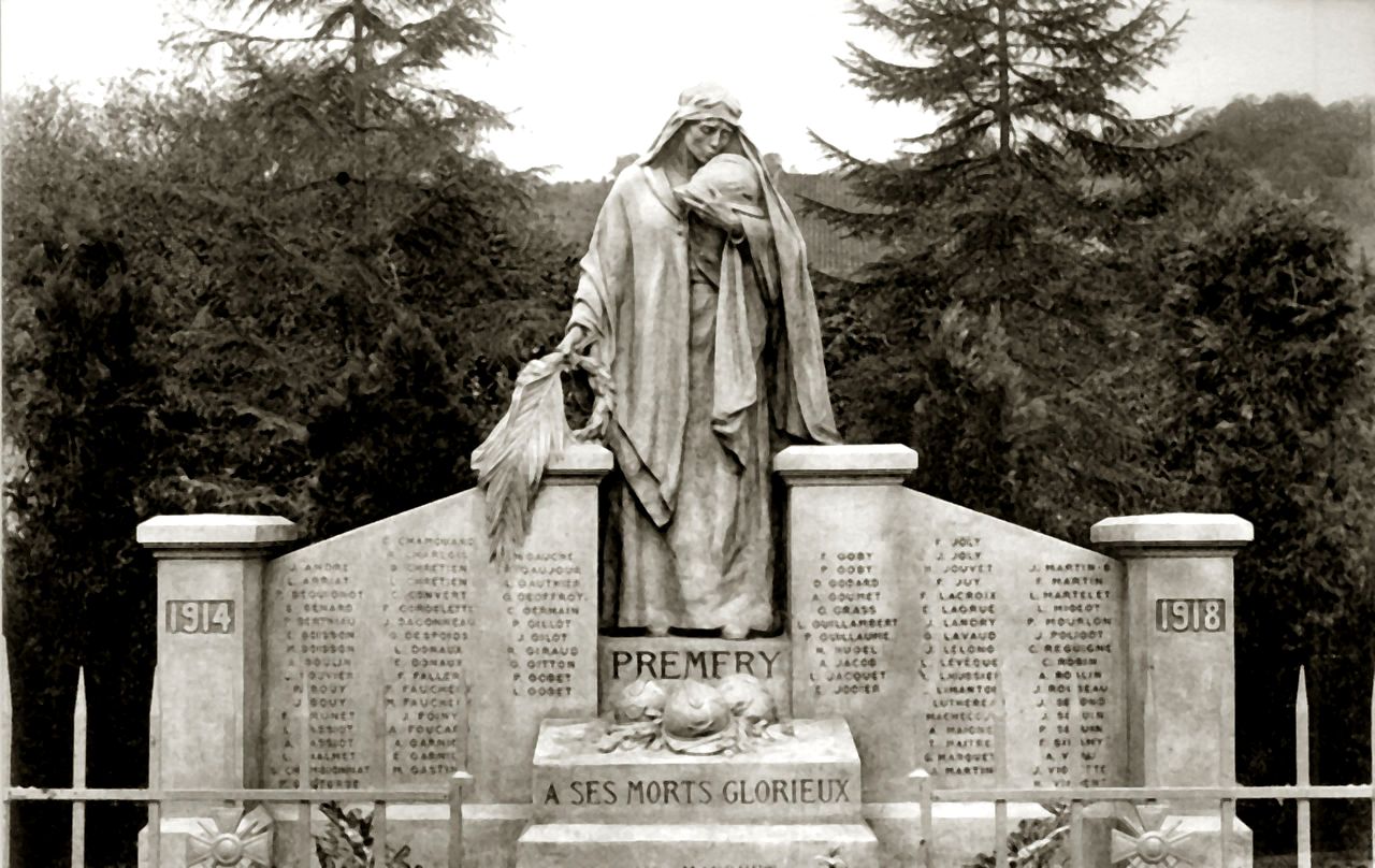 Prémery (Nièvre) Le monument aux morts