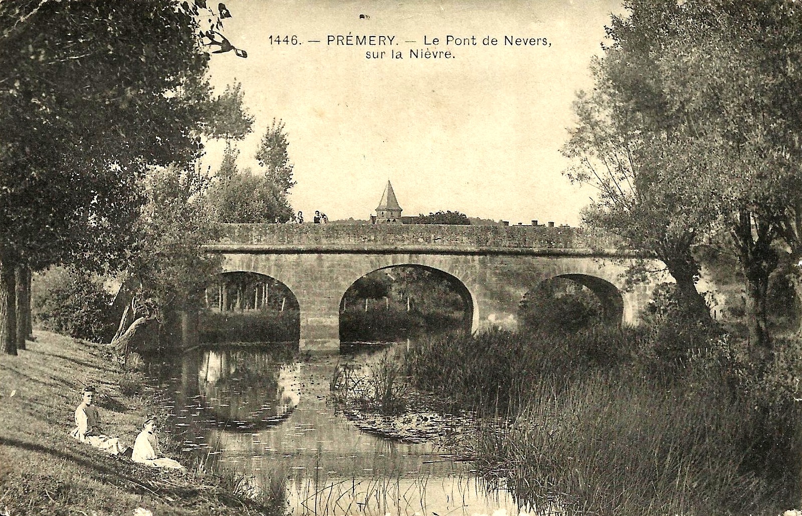 Prémery (Nièvre) Le pont sur la Nièvre CPA