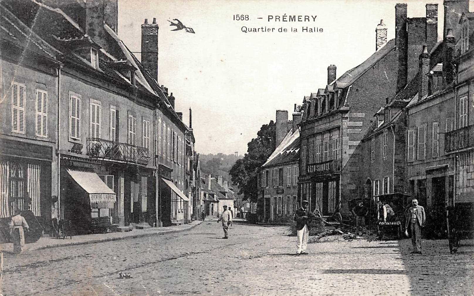 Prémery (Nièvre) Le quartier de la Halle CPA