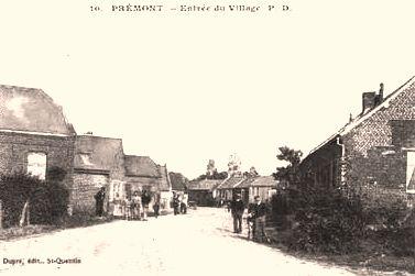 Prémont (Aisne) CPA Entrée du village