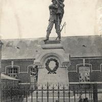 Quievy 59 le monument aux morts cpa