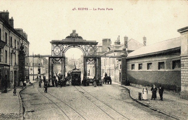 Reims 51 la porte de paris et le tram cpa