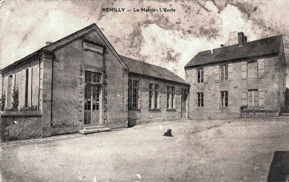 Rémilly (Nièvre) La mairie école CPA