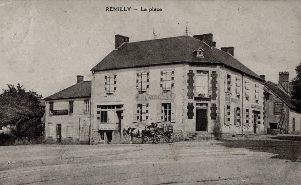 Rémilly (Nièvre) La place CPA