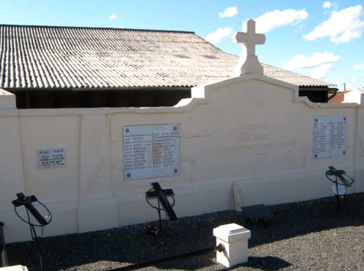 Rémilly (Nièvre) Le monument aux morts