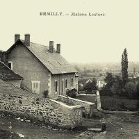 Un coin du village CPA