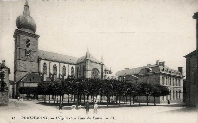 Remiremont 88 l eglise et la place des dames cpa