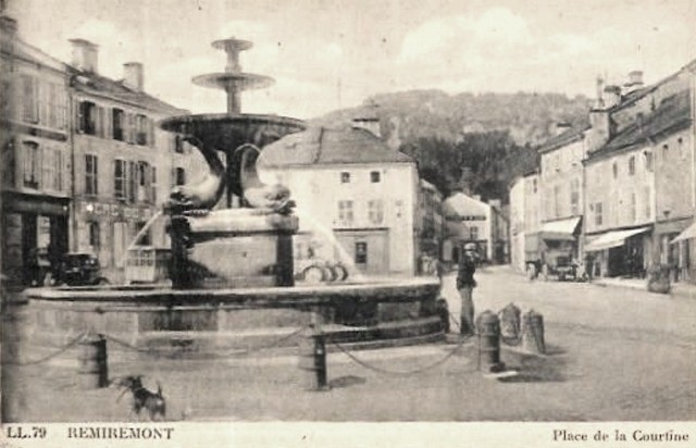 Remiremont 88 la place de la courtine cpa