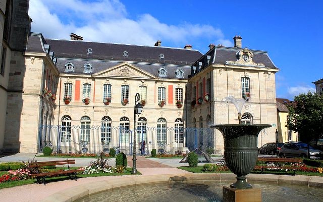 Remiremont 88 le palais abbatial