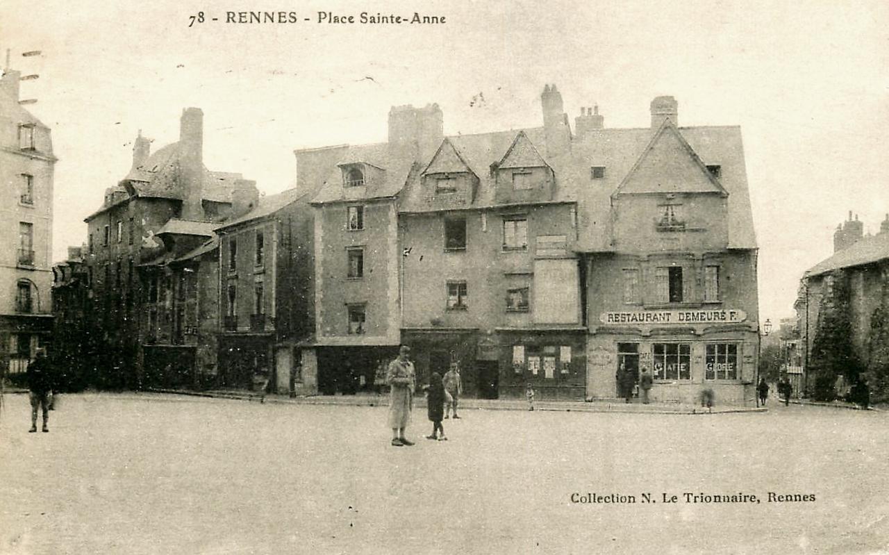 Rennes (Ille-et-Vilaine) La place Sainte Anne CPA