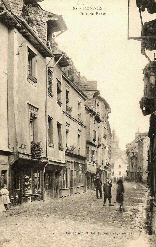 Rennes (Ille-et-Vilaine) La rue de Brest CPA