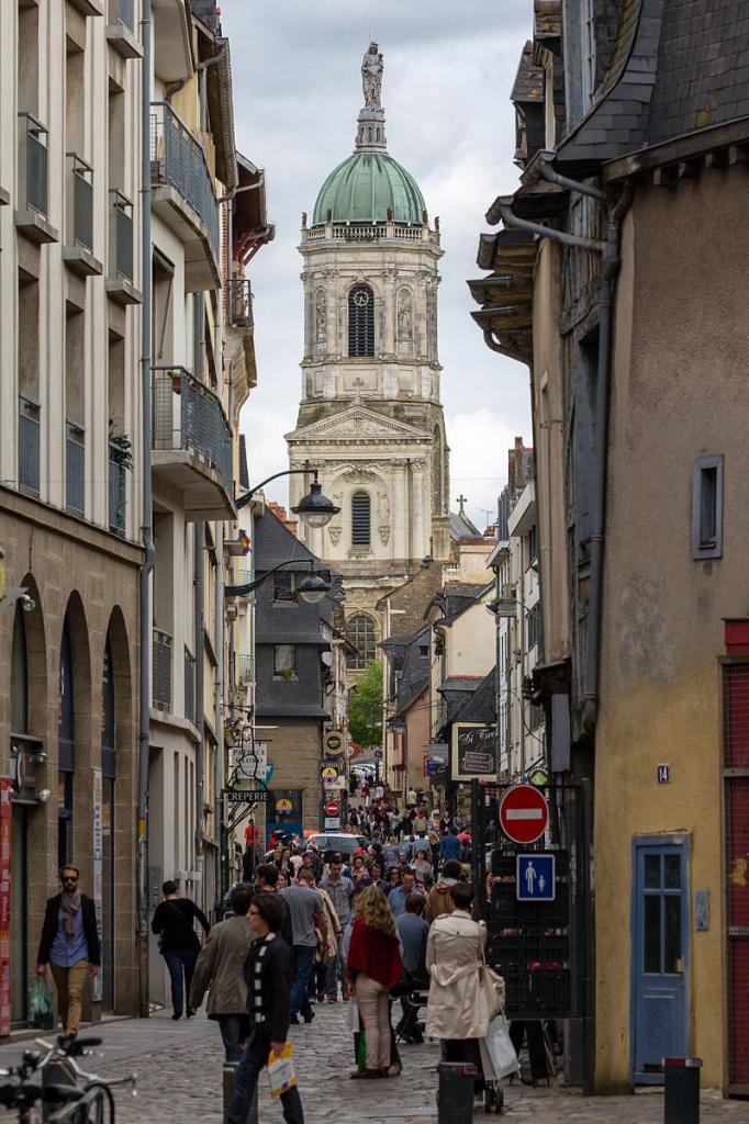 Rennes (Ille-et-Vilaine) La rue Saint-Melaine