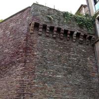 La tour, place Rallier-du-Baty