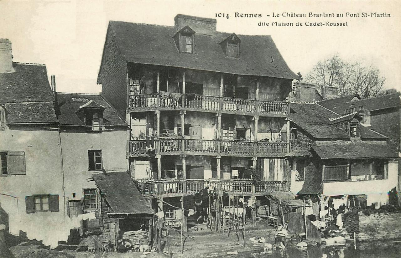 Rennes (Ille-et-Vilaine) Les vieilles maisons du Pont Saint-Martin CPA