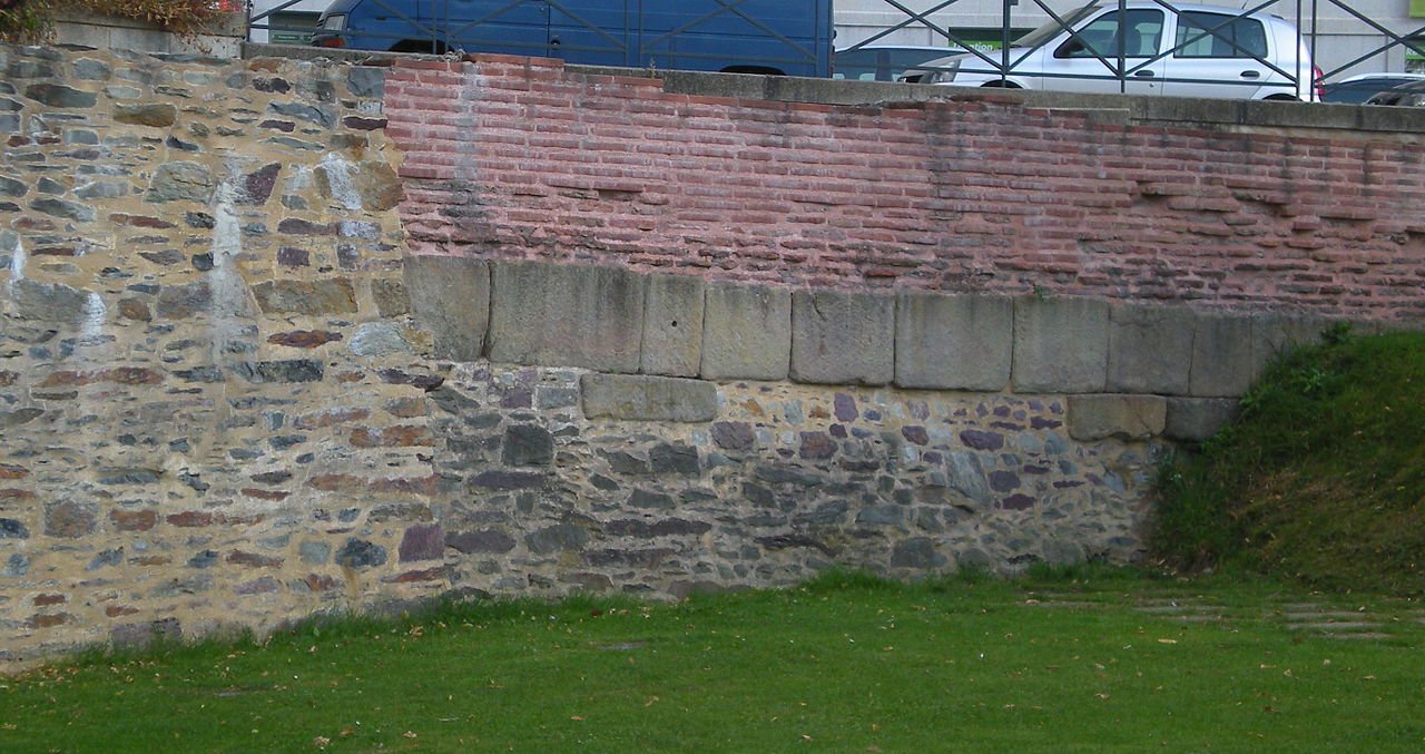 Rennes (Ille-et-Vilaine) Un pan de mur romain
