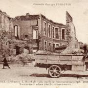 Rethel (08) L'hôtel de Ville après le bombardement CPA