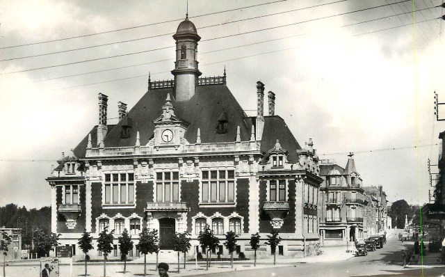 Rethel (08) L'hôtel de Ville CPA