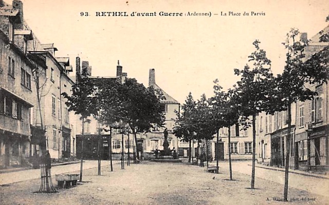 Rethel (08) La Place du parvis CPA