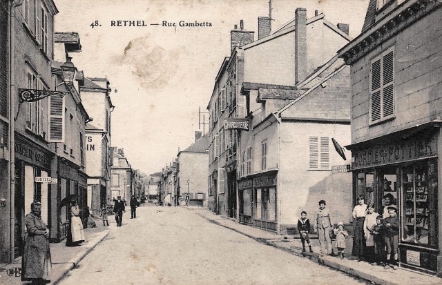 Rethel (08) La rue Gambetta CPA