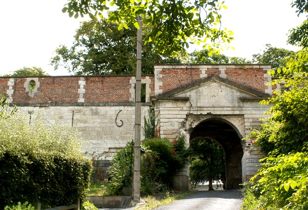 Rethel (08) Une ancienne porte du château Mazarin