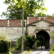 Rethel (08) Une ancienne porte du château Mazarin