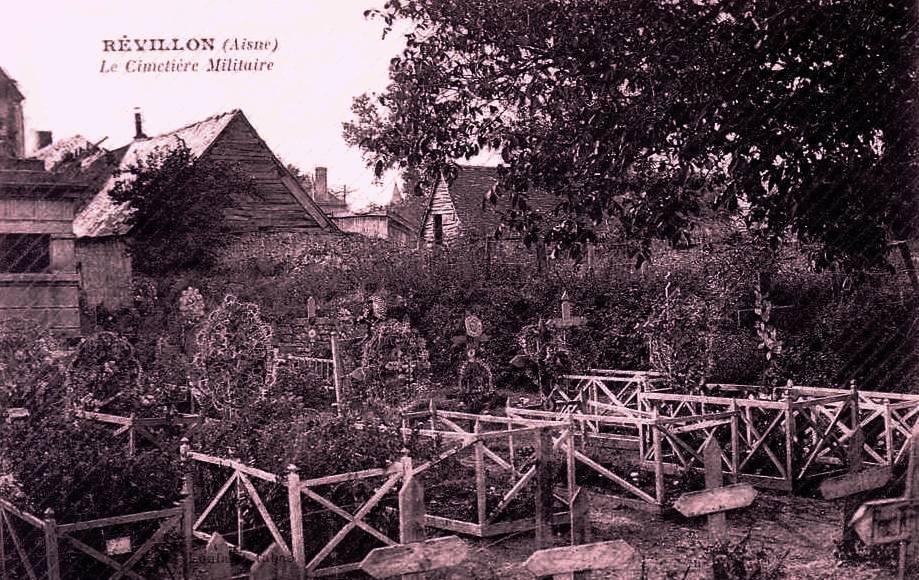 Révillon (Aisne) CPA cimetière militaire