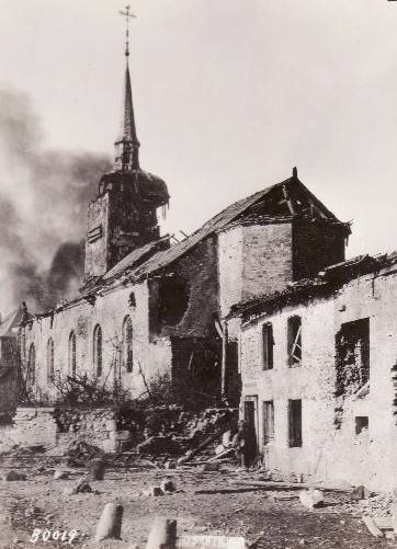 Romagne-sous-Montfaucon (Meuse) 1914-1918, un obus sur l'église