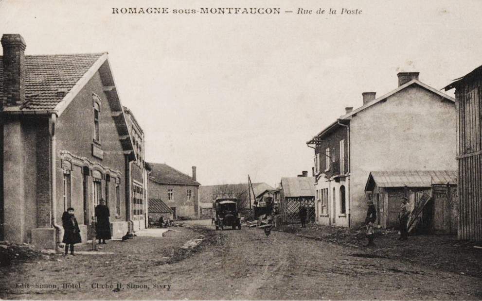 Romagne-sous-Montfaucon (Meuse)  La rue de la Poste CPA