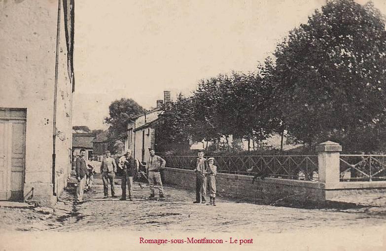 Romagne-sous-Montfaucon (Meuse)  La rue du Petit pont CPA