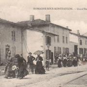 Romagne-sous-Montfaucon (Meuse)  La rue principale, sortie messe CPA