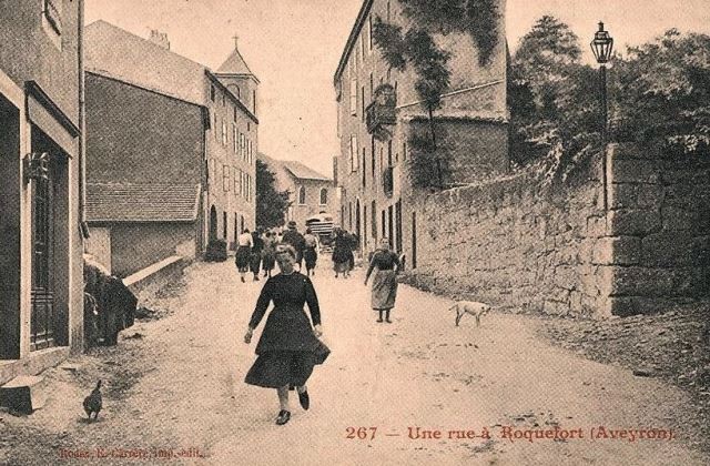 Le village (cpa)