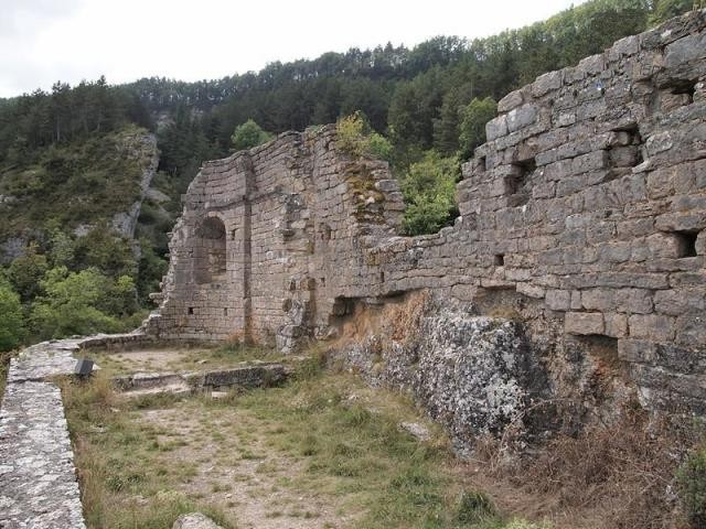 Roquefort sur soulzon aveyron l eglise saint pierre ruines