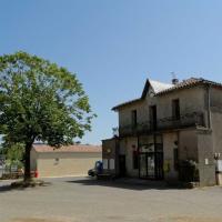 La mairie et la place