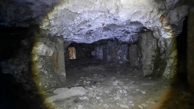 Les Gardies, caves à fromage