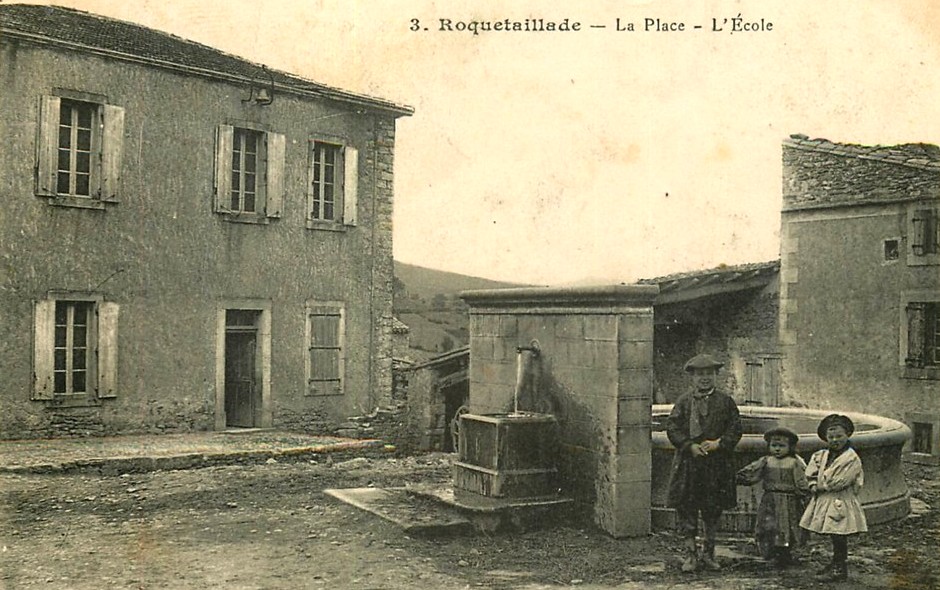 Roquetaillade (Aude) CPA La place et l'école